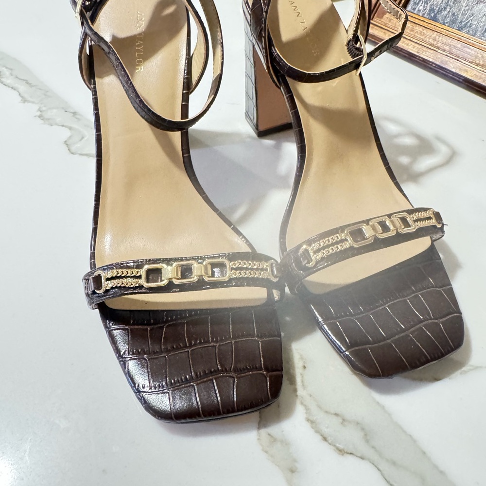 Ann Taylor Brown Croc-Embossed Block Heel Sandals with Gold Chain| Size 7.5 - Picture 5 of 8